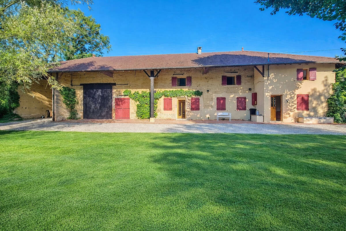 Maison à MONTREVEL-EN-BRESSE