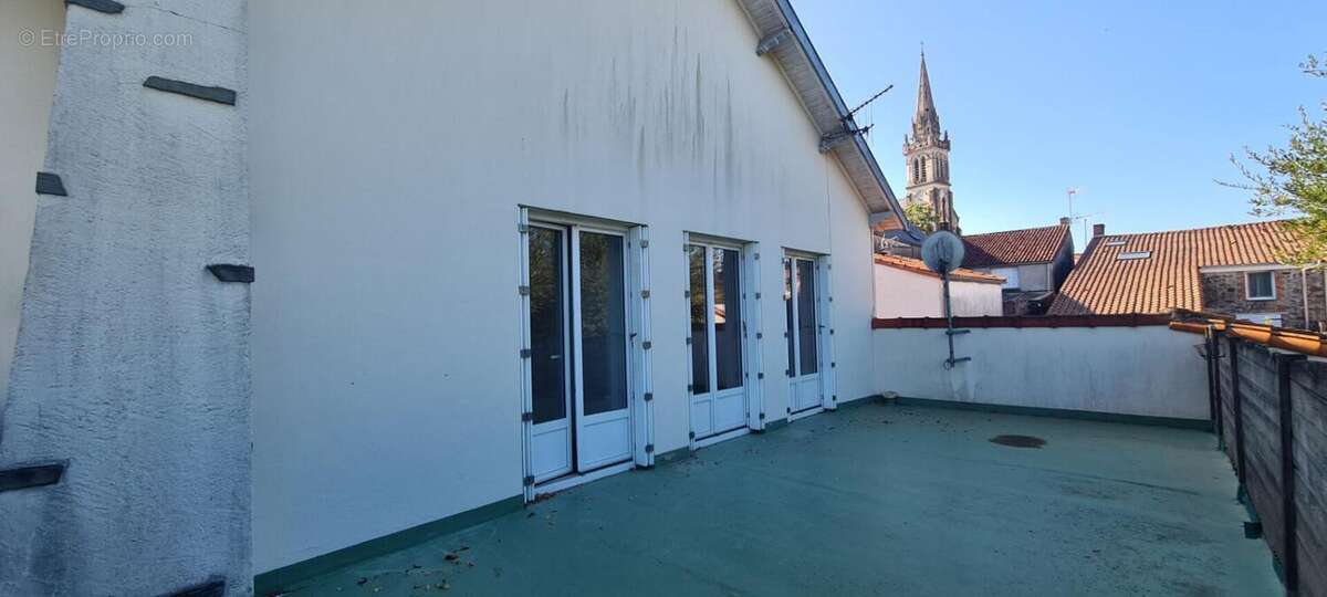 Maison Gorges Centre 8 P . 4 Chs . 174.34 M² . T 575 M² . Garage . Cave . Balcon - photo 11