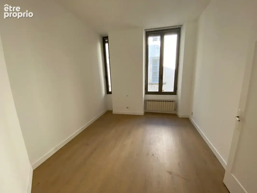 À deux pas des Arènes de Nîmes   Appartement bourgeois de 180 m2 - photo 5