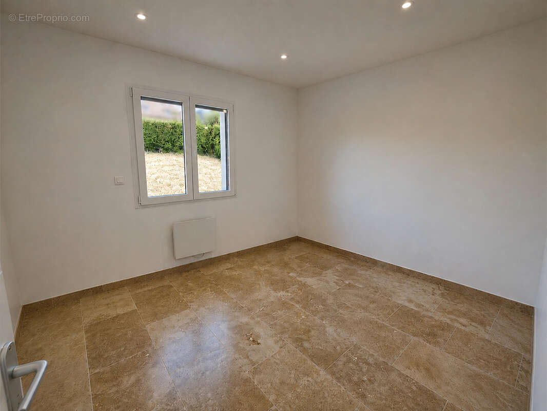 Maison 126 m² à Saint-Remy-En-Rollat  - photo 9