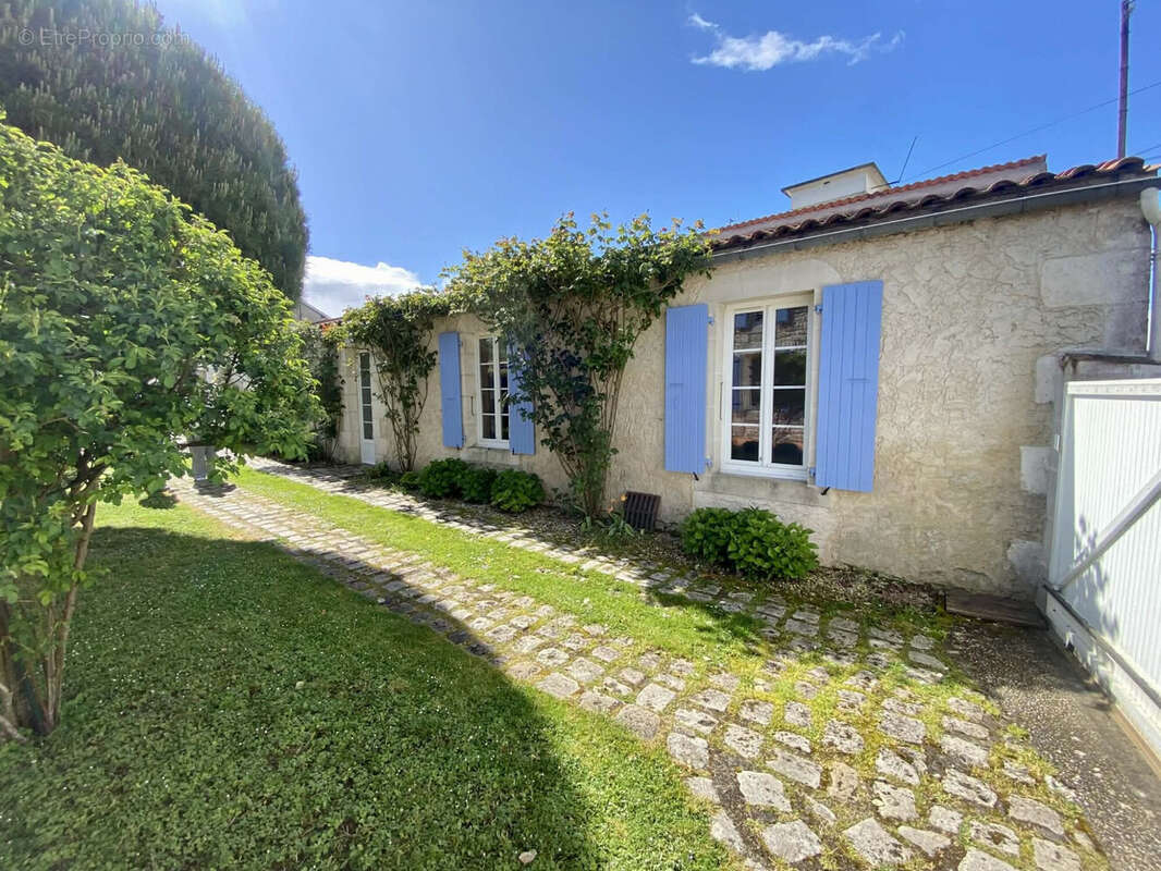 Maison 220 m² à Saint-Agnant  - photo 6