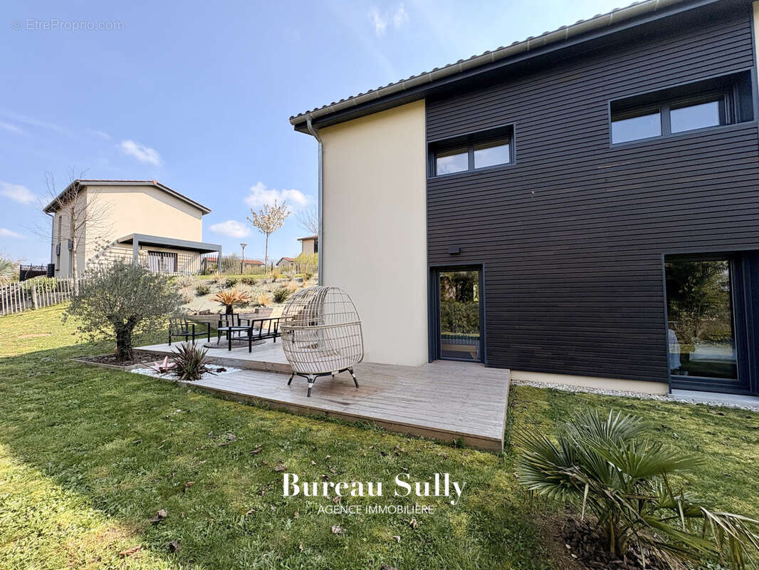 Maison à LA TOUR-DE-SALVAGNY