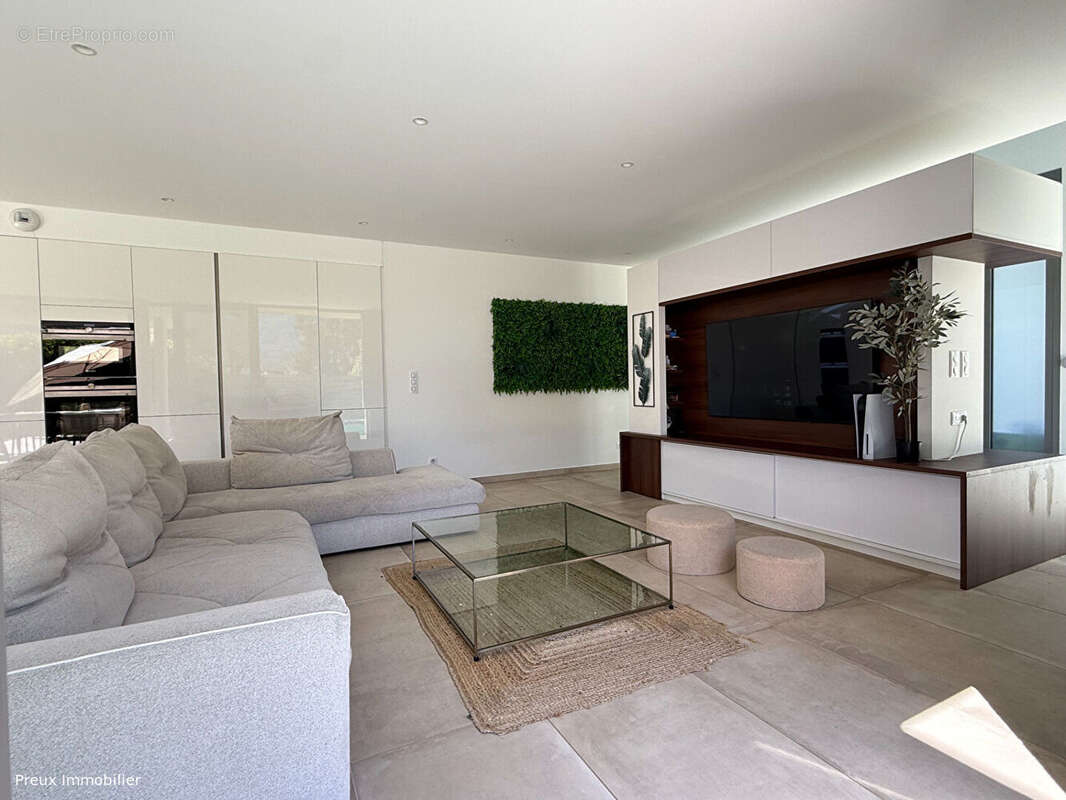 Maison à SAINT-PIERRE-EN-FAUCIGNY