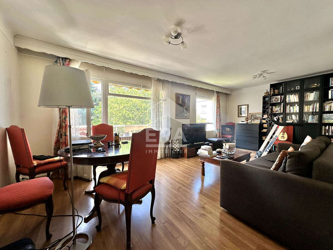 Appartement à SARTROUVILLE