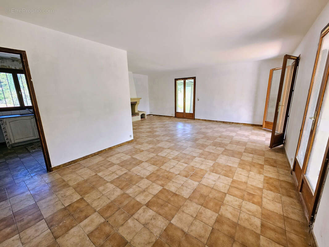 Maison à LES ASSIONS