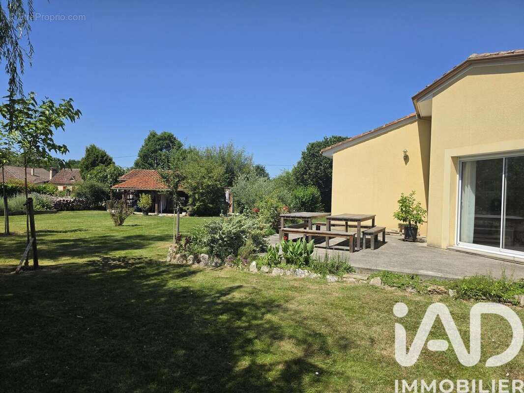 Photo 2 - Maison à SAINT-PIERRE-D'EYRAUD