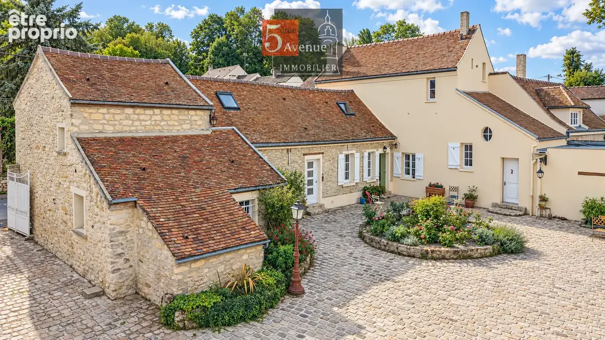 À vendre. Propriété ancienne en pierre de 400m2 avec piscine intérieure - photo 2