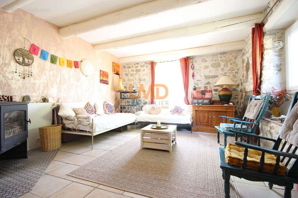 Propriété de caractère avec 2 gîtes, piscine et terrain construc - photo 9