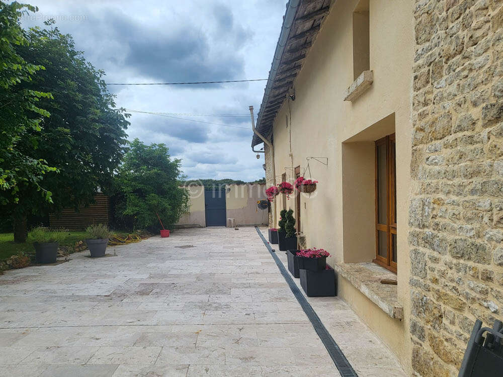 Maison à SAUZE-VAUSSAIS