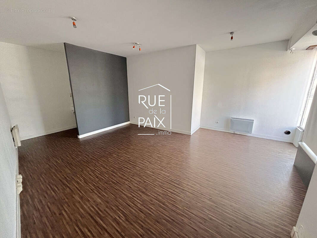 Appartement à VOUILLE
