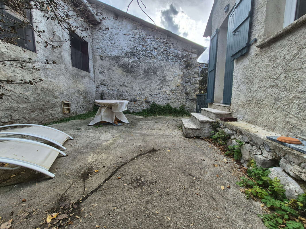 Maison en pierres avec jardin - photo 11