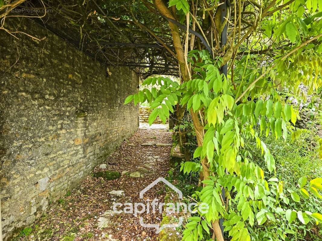 Maison en pierre de caractère avec jardin – Chazeuil (58700) - photo 6