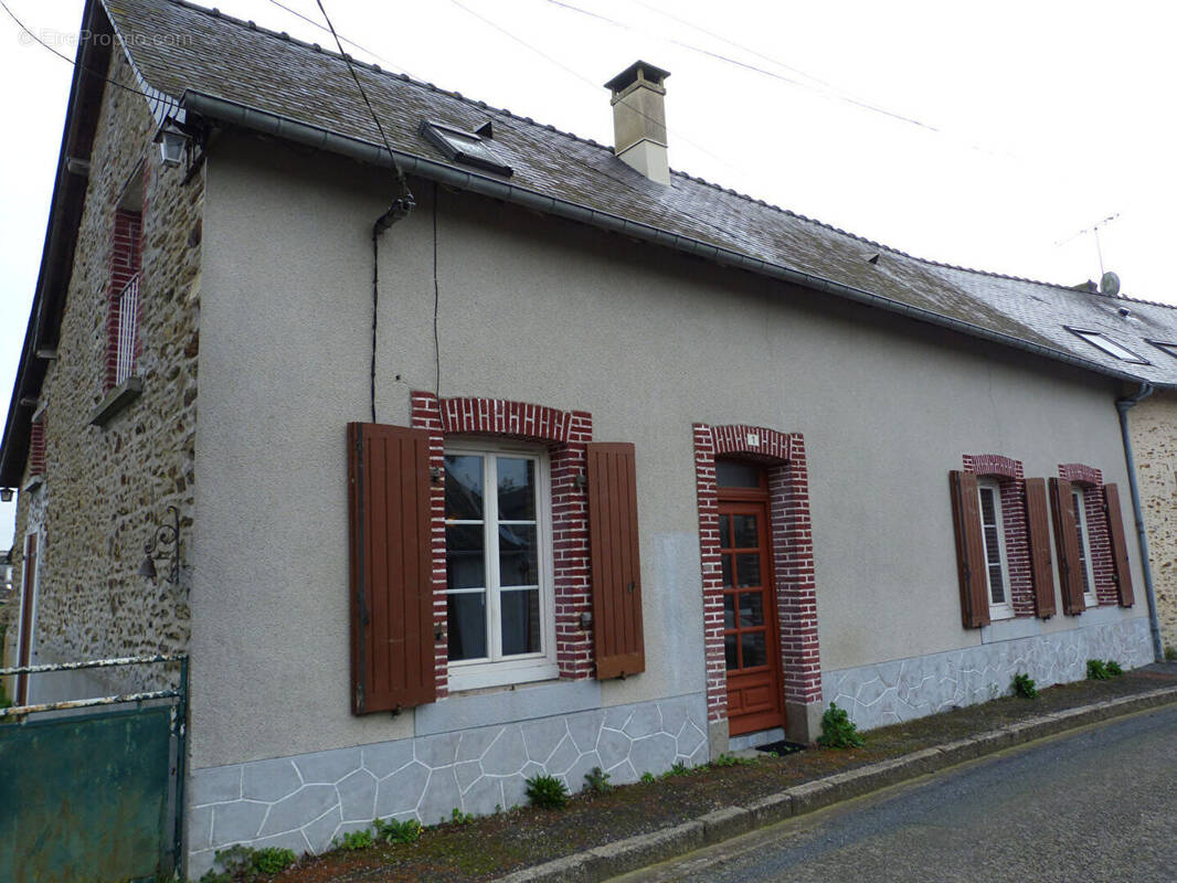 Maison à QUELAINES-SAINT-GAULT