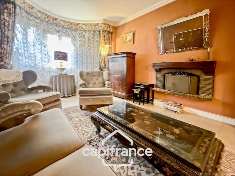 Maison à SAINT-MAUR-DES-FOSSES