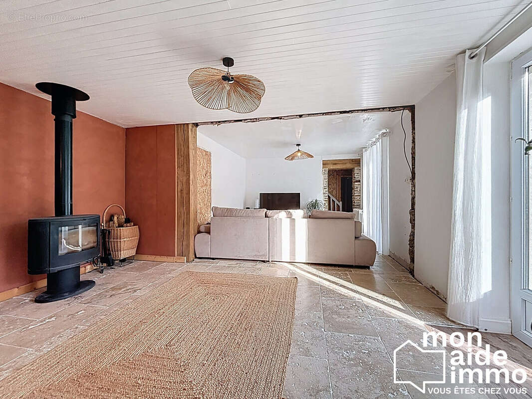 Maison à SAINT-PAUL-LA-ROCHE