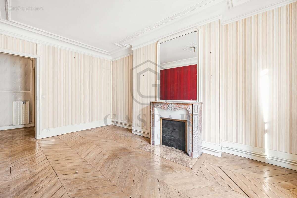 Appartement à PARIS-8E