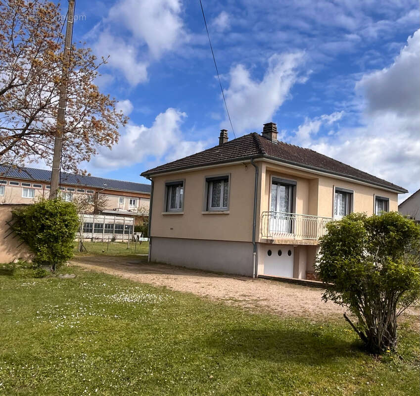 Maison à YZEURE