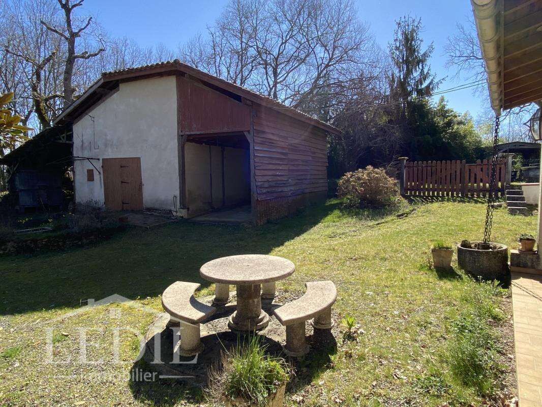 Propriété avec dépendances et parc - photo 2