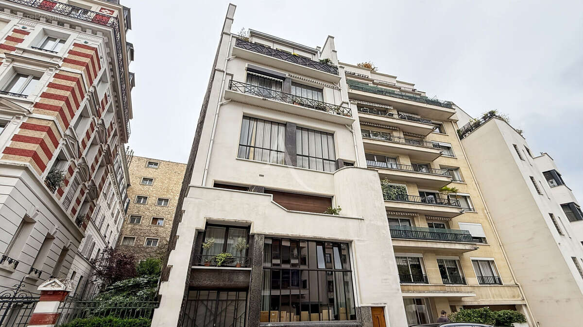 Appartement à PARIS-16E