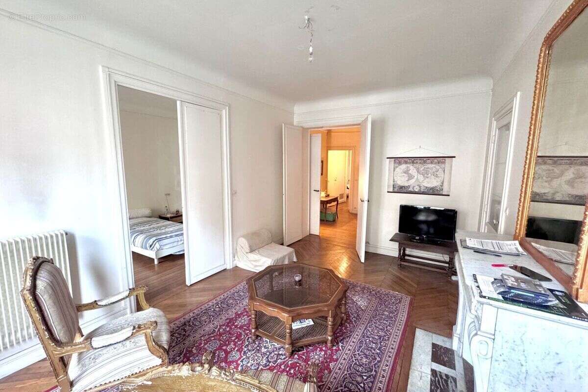 Appartement à PARIS-14E