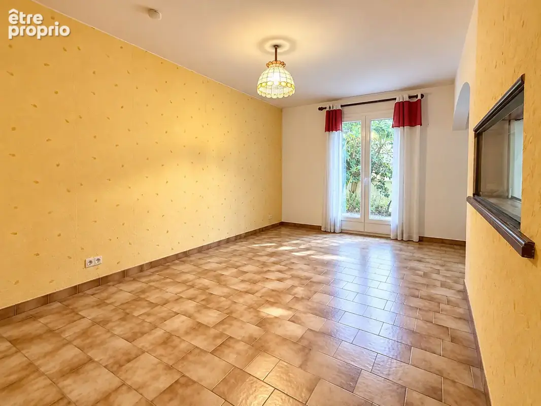 **Proche Du Port ** Maison 4 pièces avec 3 Chambres ** Garage** (83430) SAINT -MANDRIER -SUR-MER** - photo 3