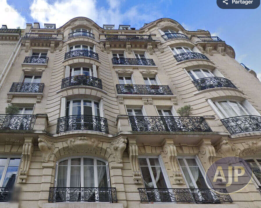 Appartement à PARIS-16E