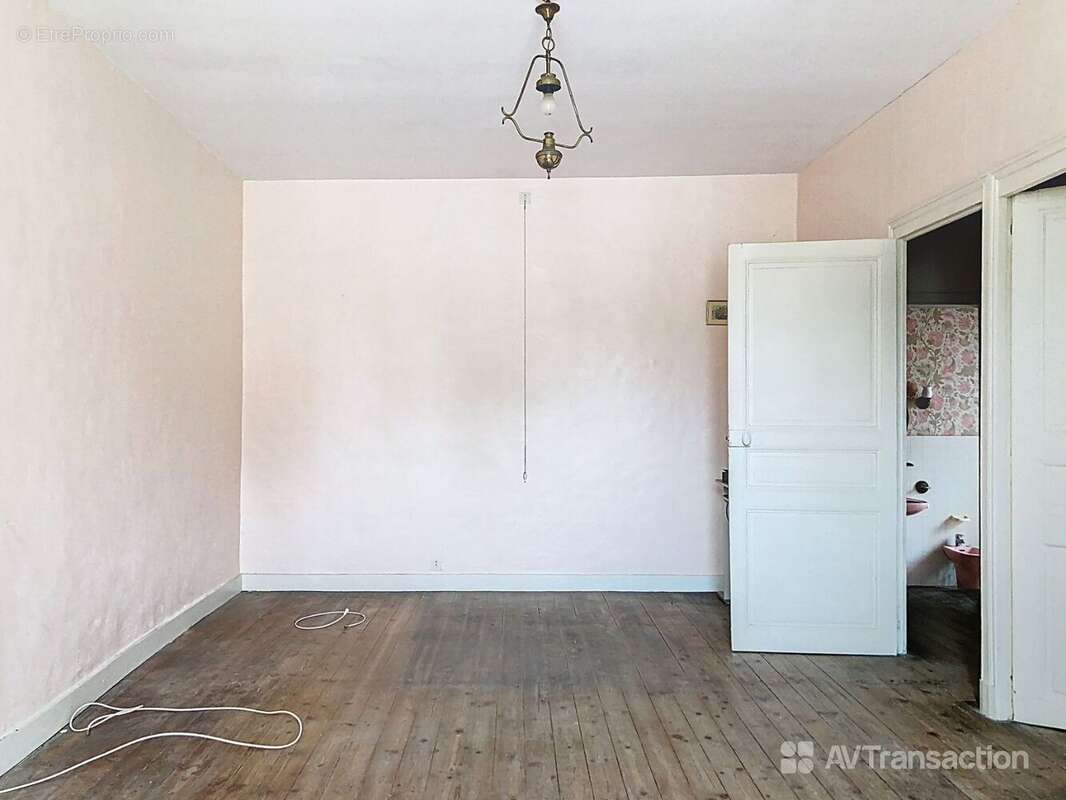 Maison à AZAY-LE-FERRON