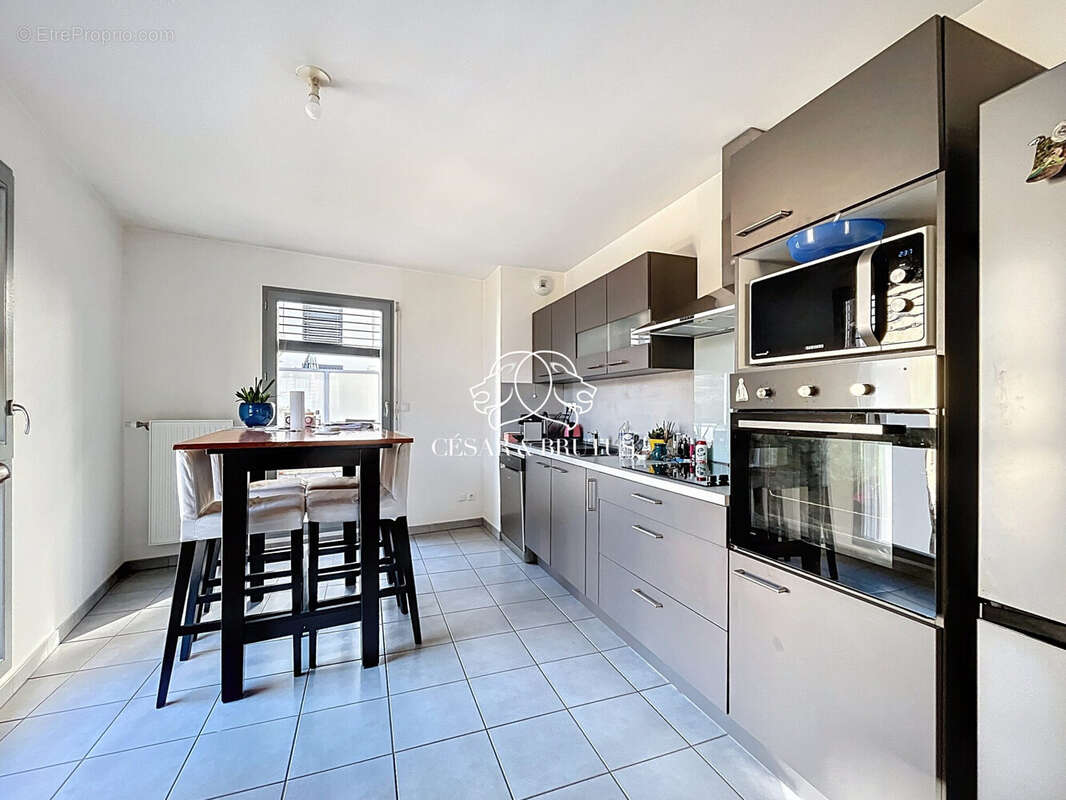 Appartement à NEUVILLE-SUR-SAONE