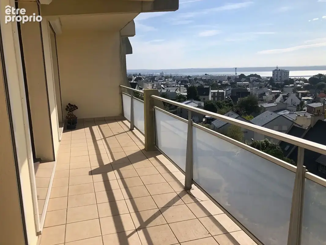 Rive droite Appartement type 3 avec ascenseur. Vue mer. - photo 3