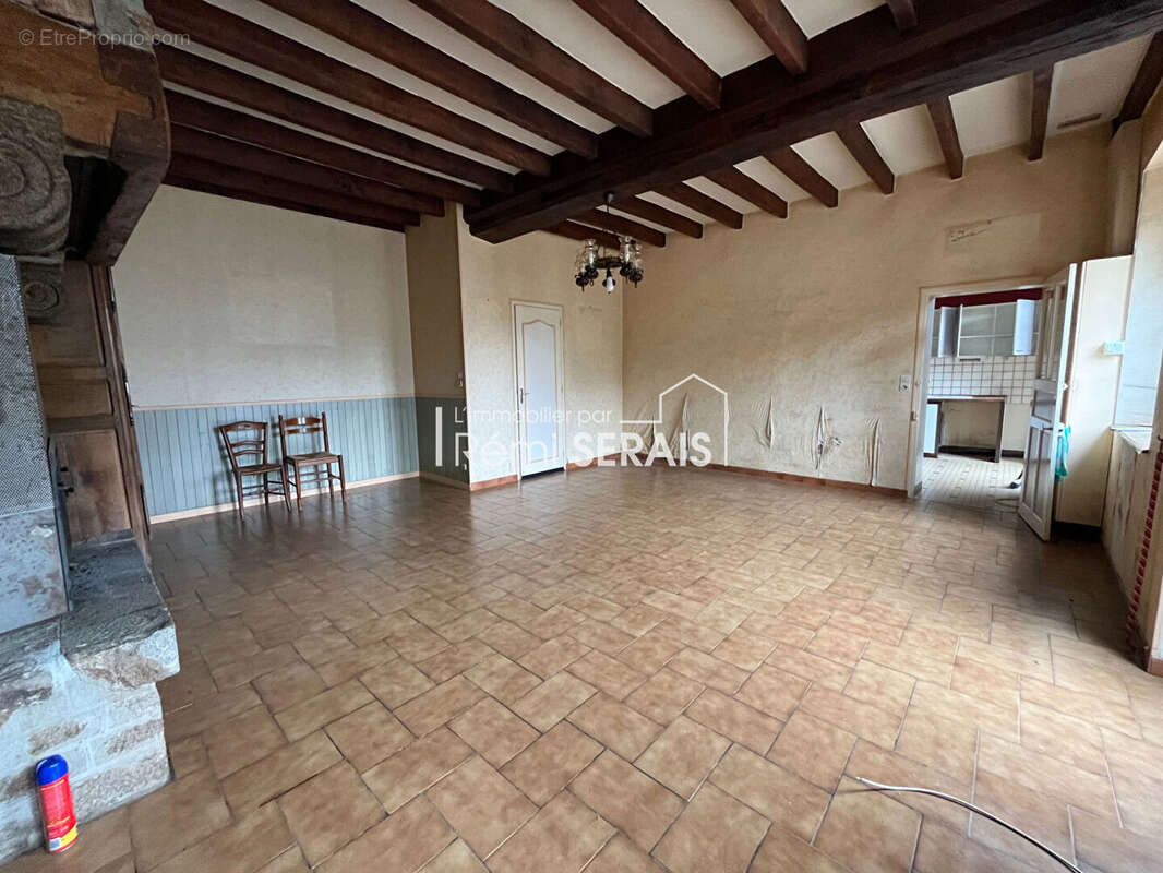 Passais Village : Ancien corps de ferme sans voisinage, dépendances et mare - photo 3