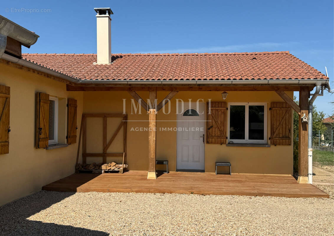 Villa familiale de plain-pied et sa jolie vue sur les collines - photo 3