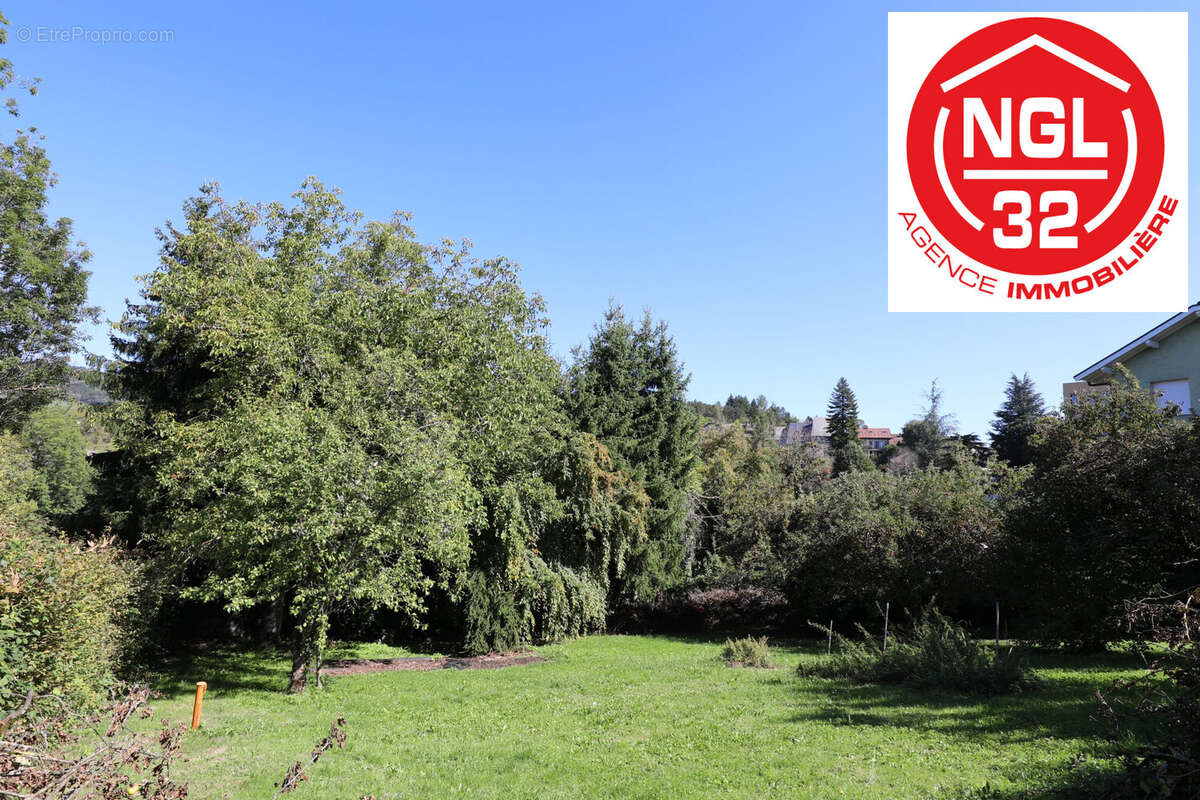 Terrain à CRUSEILLES