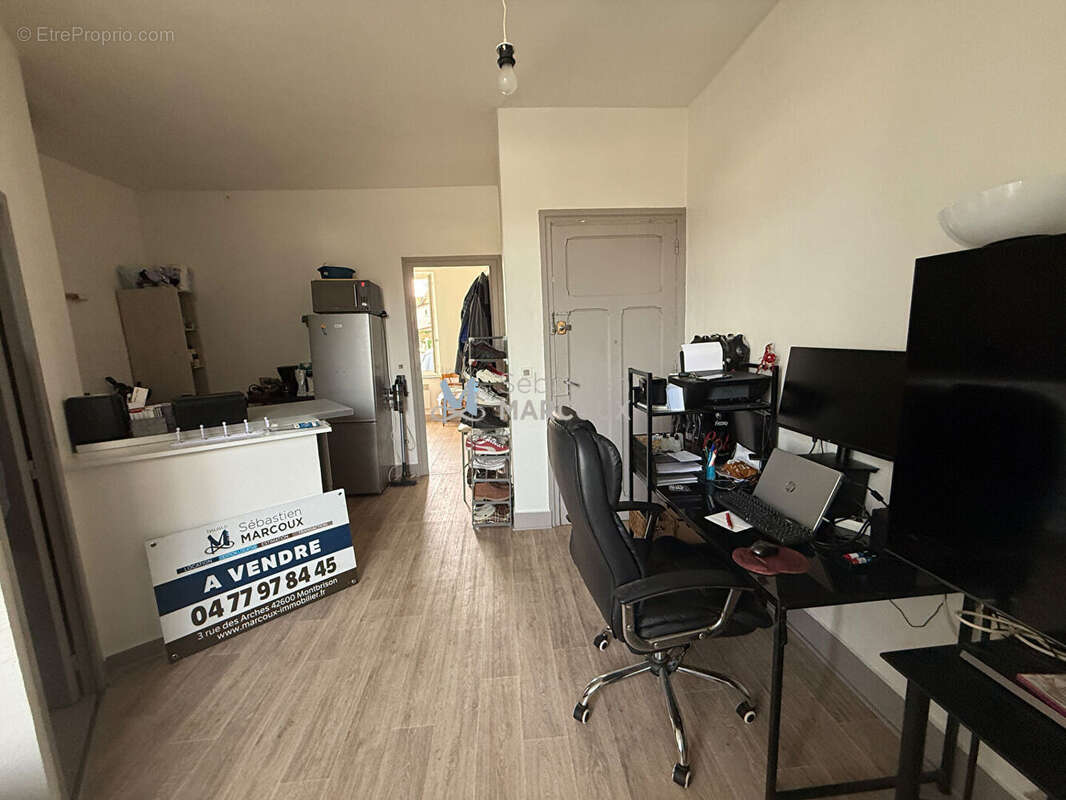 Appartement à VEAUCHE