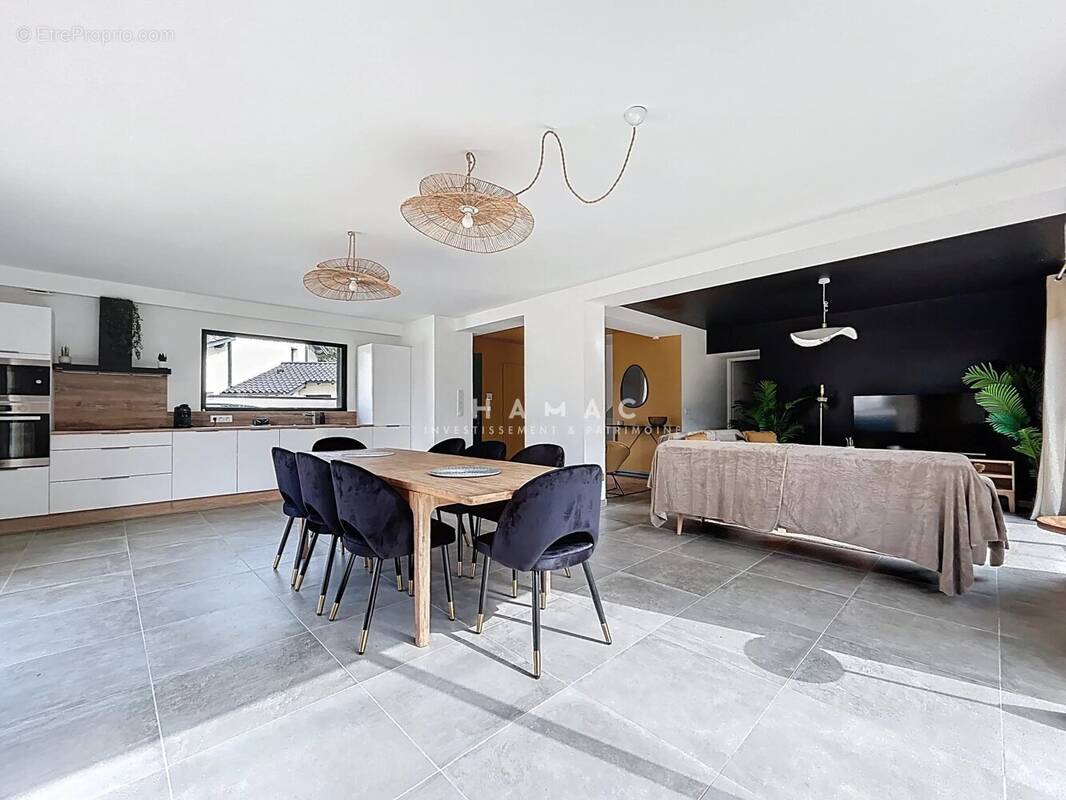 Maison à TASSIN-LA-DEMI-LUNE