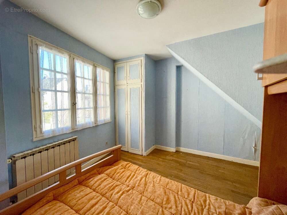 Maison à ENTRAYGUES-SUR-TRUYERE