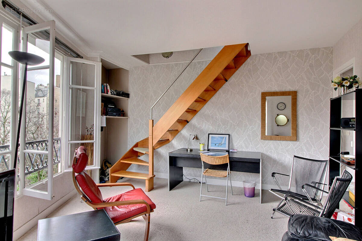Appartement à PARIS-14E