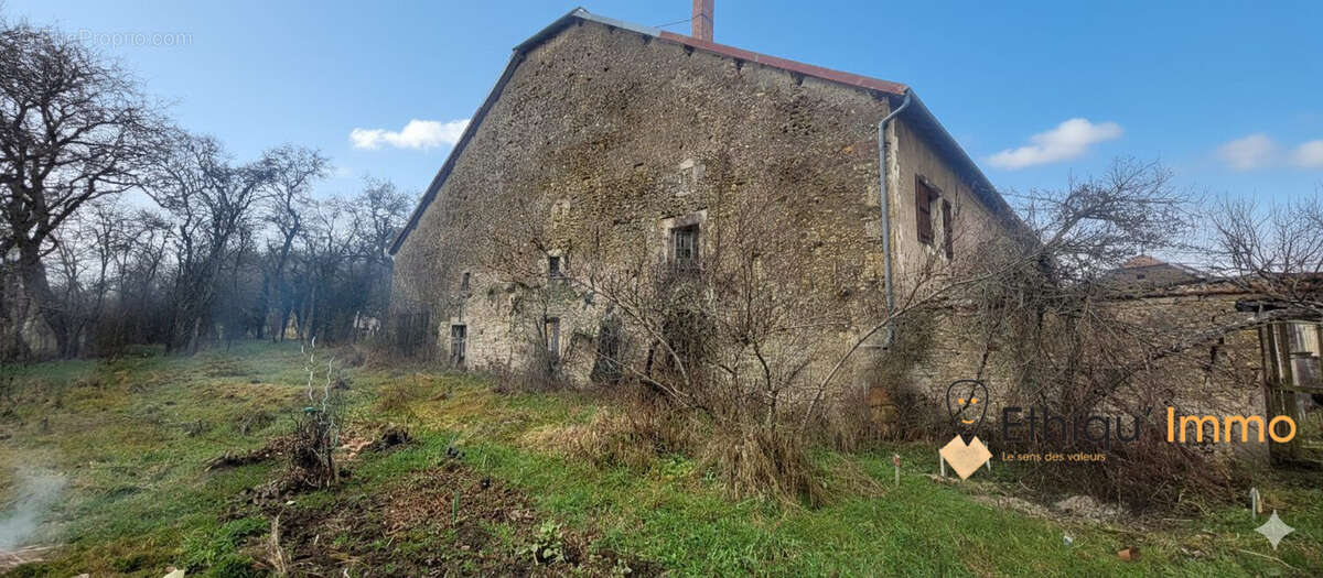 Maison à ORBIGNY-AU-VAL