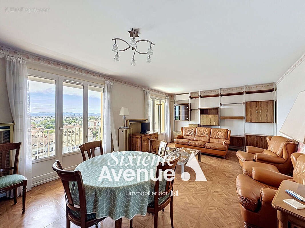 Appartement à DECINES-CHARPIEU