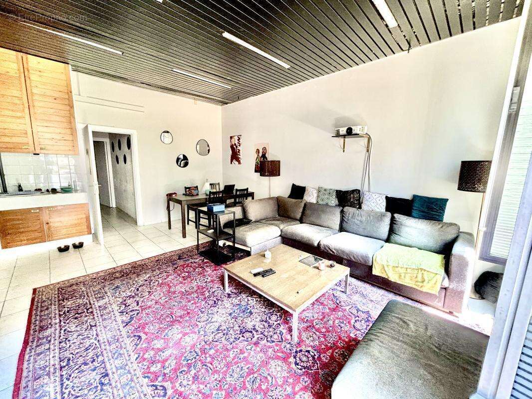 Commerce à MARSEILLE-7E