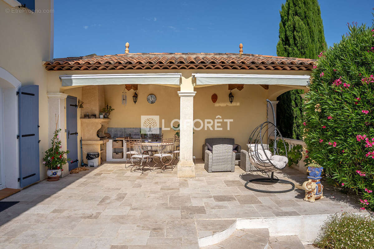 PUGET-VILLE : Bastide Néoprovençale d'exception sur parc de 1.302 m² - photo 5