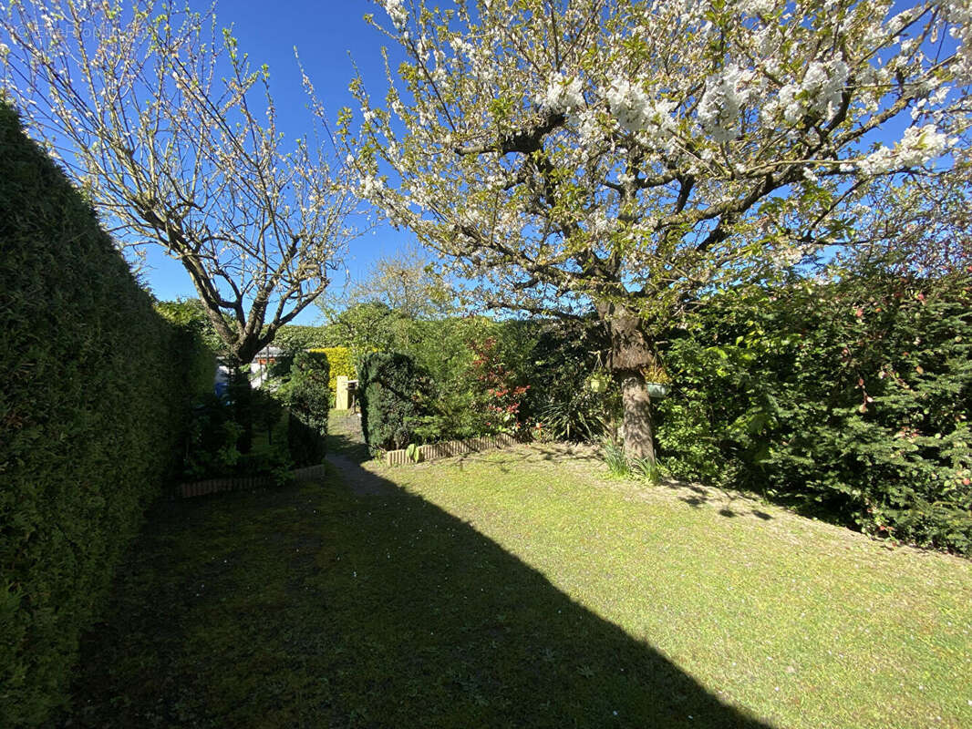 Maison à LE MESNIL-AUBRY