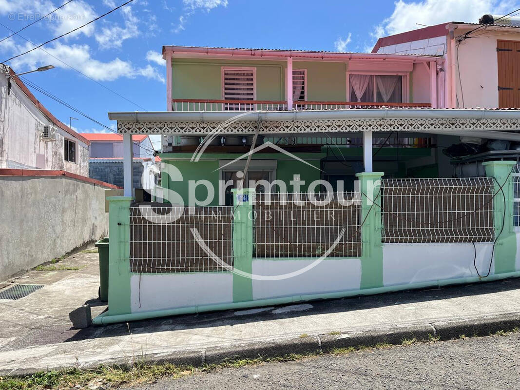 Maison à BASSE-TERRE