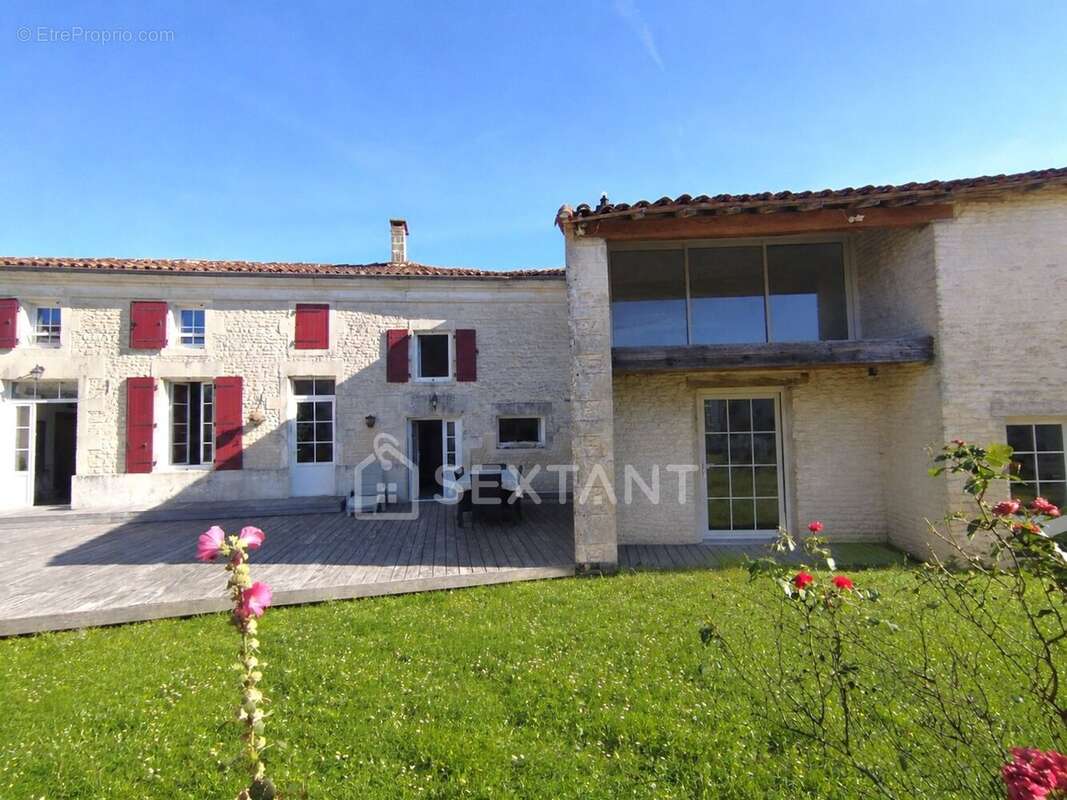 Charentaise de caractère  276 m² habitables  4 chambres  dépendances - photo 21
