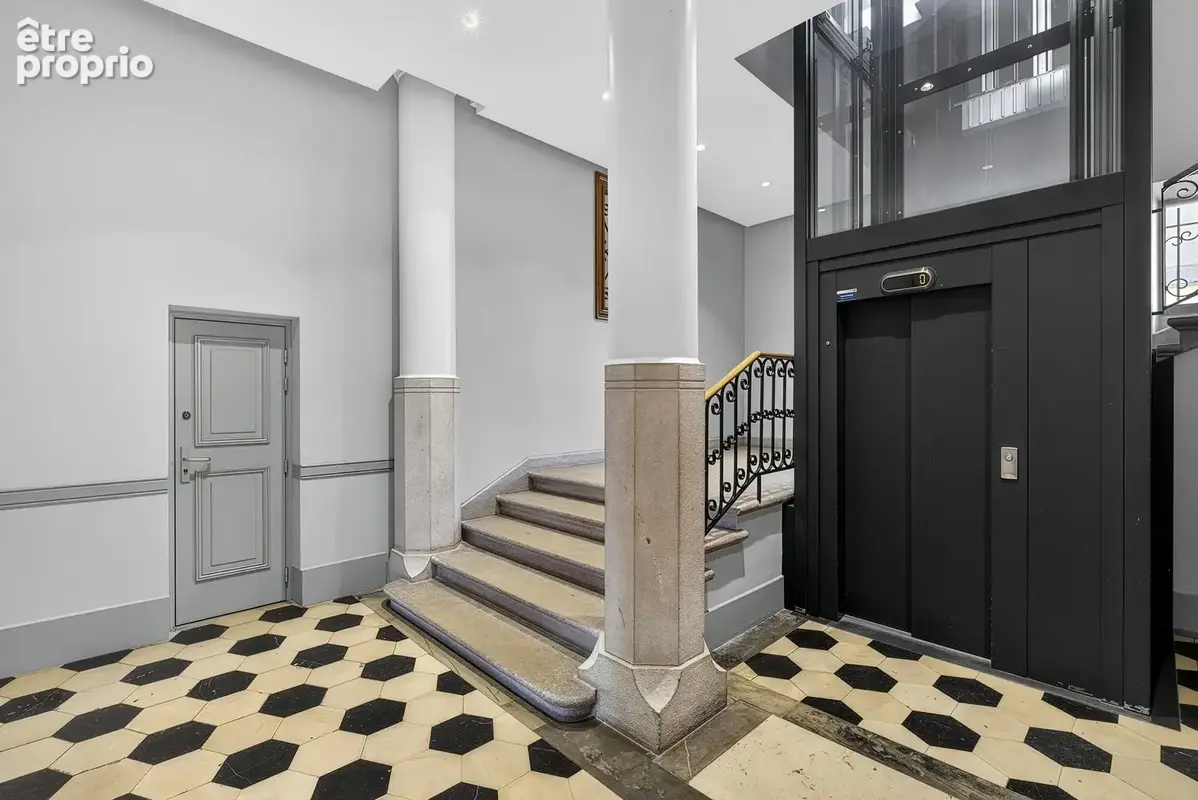 Chambéry centre - Appartement Bourgeois d'exception de 194 m2 - Dernier étage - Ascenseur - PMR - Parking - photo 8