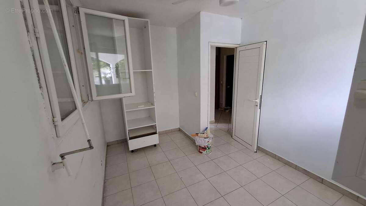 A VENDRE : Villa 2 T2 et 1 T4 (Vieux Habitants - 97119) - photo 29