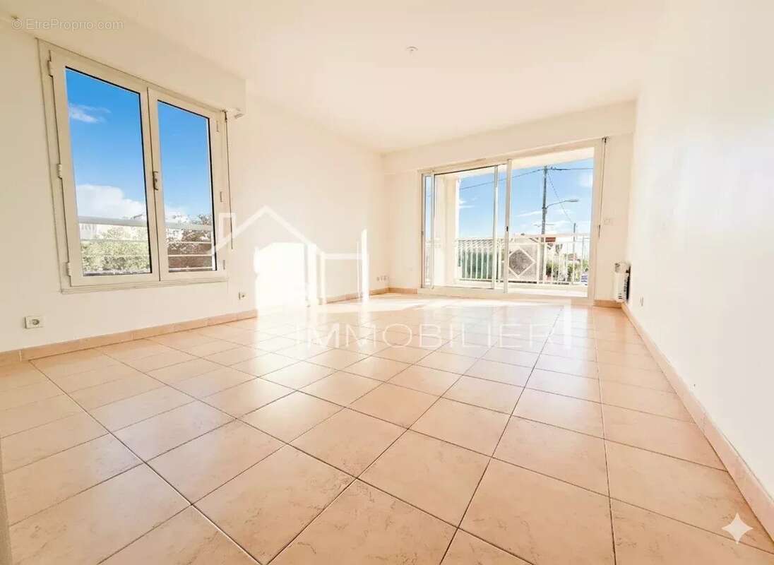 Appartement à SAINT-LAURENT-DU-VAR