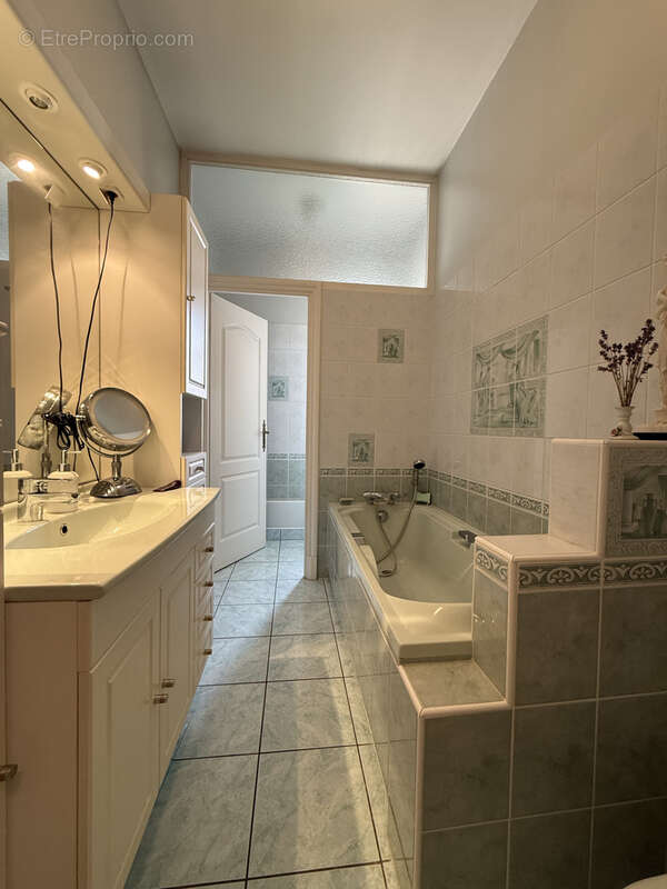 Appartement de standing t4 147m2  + emplacement parking couvert - photo 9