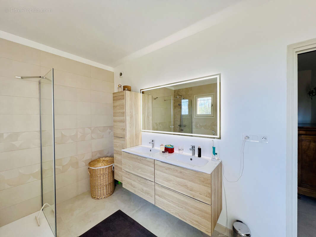 Maison à SAINT-LAURENT-DU-VAR