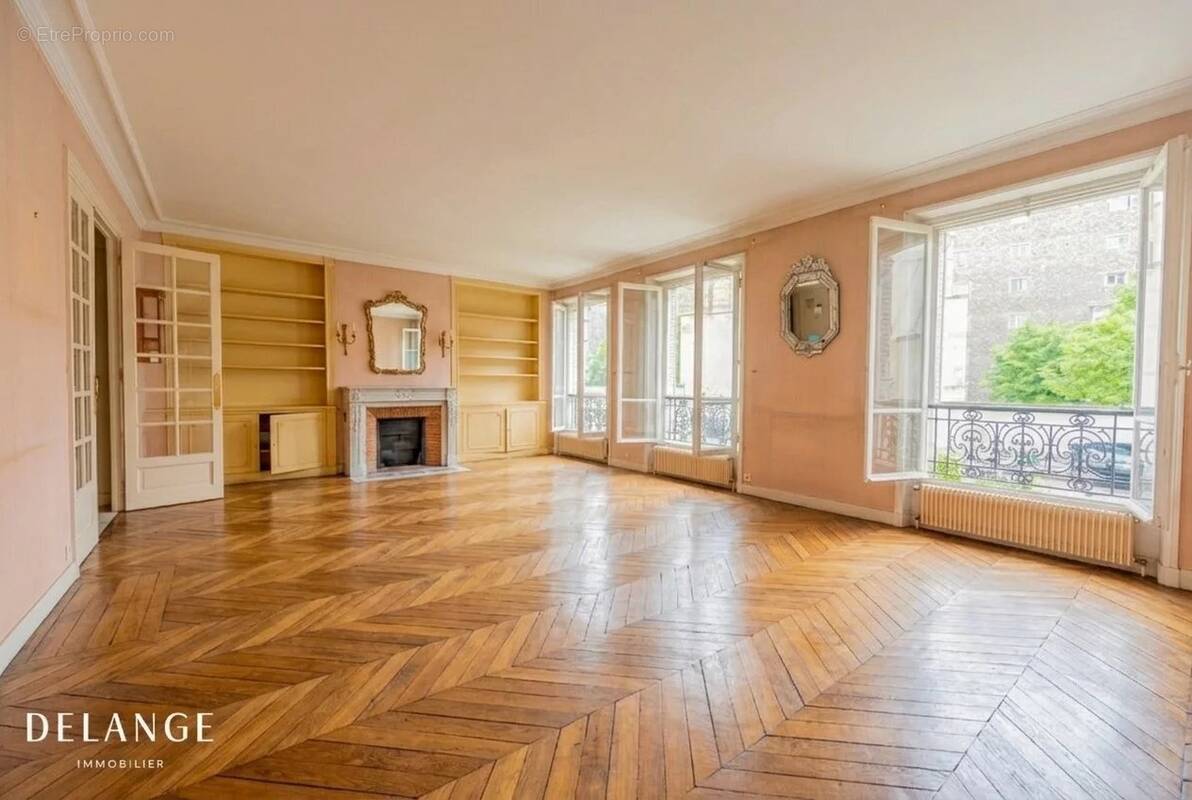 Appartement à PARIS-17E
