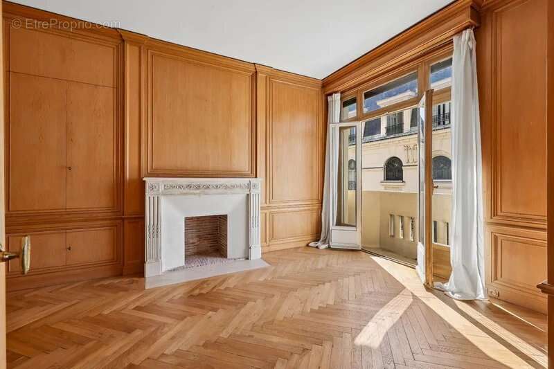 Appartement à NEUILLY-SUR-SEINE